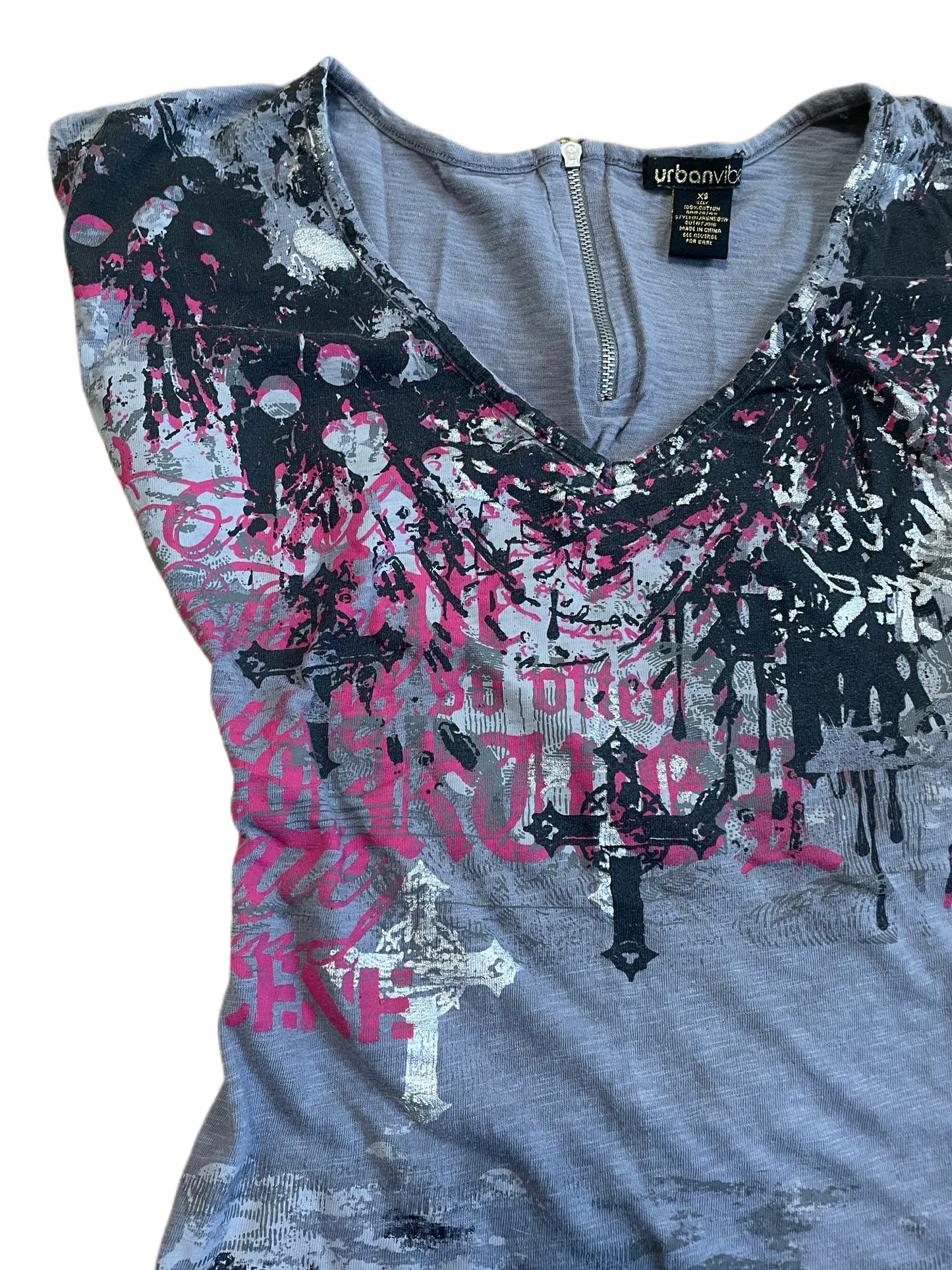 GRAY AND PINK GRAPHIC CROSS SHIRT