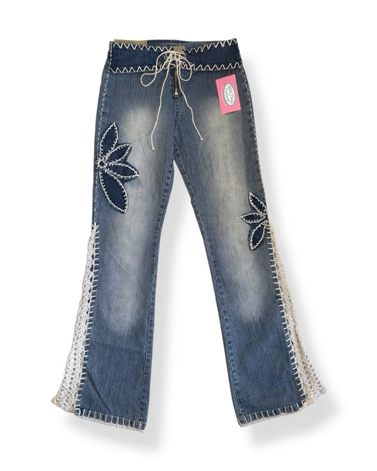 CROCHET FLORAL BELTED JEANS