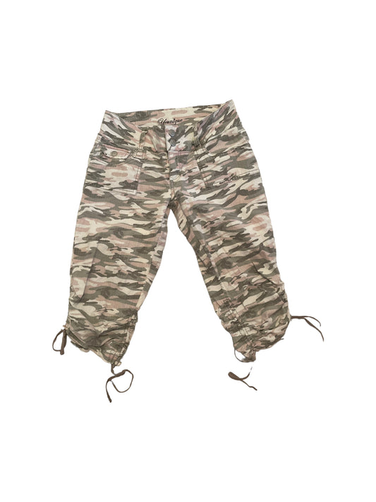 CAMO CAPRI SHORTS