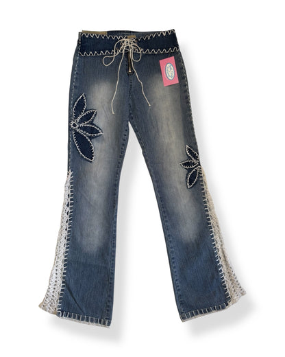 CROCHET FLORAL BELTED JEANS